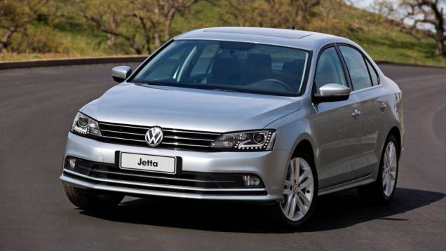 As mudanças do facelift foram bastante sutis. Grade e para-choques foram redesenhados - <a href="https://preprod.quatrorodas.abril.com.br/noticias/fabricantes/vw-lanca-novos-jetta-touareg-840644.shtml" rel="migration">Leia mais</a> As mudanças do facelift foram bastante sutis. Grade e para-choques foram redesenhados - <a href="https://preprod.quatrorodas.abril.com.br/noticias/fabricantes/vw-lanca-novos-jetta-touareg-840644.shtml" rel="migration">Leia mais</a>