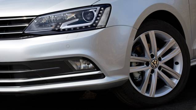 Lanternas ganharam novo formato, que inclui luzes de iluminação diurna em LED - <a href="https://preprod.quatrorodas.abril.com.br/noticias/fabricantes/vw-lanca-novos-jetta-touareg-840644.shtml" rel="migration">Leia mais</a> Lanternas ganharam novo formato, que inclui luzes de iluminação diurna em LED - <a href="https://preprod.quatrorodas.abril.com.br/noticias/fabricantes/vw-lanca-novos-jetta-touareg-840644.shtml" rel="migration">Leia mais</a>