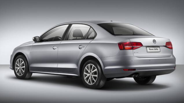 Apesar do novo visual, motor ainda é o antigo 2.0 flex de 120 cv - <a href="https://preprod.quatrorodas.abril.com.br/noticias/fabricantes/vw-lanca-novos-jetta-touareg-840644.shtml" rel="migration">Leia mais</a> Apesar do novo visual, motor ainda é o antigo 2.0 flex de 120 cv - <a href="https://preprod.quatrorodas.abril.com.br/noticias/fabricantes/vw-lanca-novos-jetta-touareg-840644.shtml" rel="migration">Leia mais</a>
