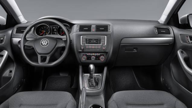 Interior é mais simples do que as versões Comfortline e Highline - <a href="https://preprod.quatrorodas.abril.com.br/noticias/fabricantes/vw-lanca-novos-jetta-touareg-840644.shtml" rel="migration">Leia mais</a> Interior é mais simples do que as versões Comfortline e Highline - <a href="https://preprod.quatrorodas.abril.com.br/noticias/fabricantes/vw-lanca-novos-jetta-touareg-840644.shtml" rel="migration">Leia mais</a>