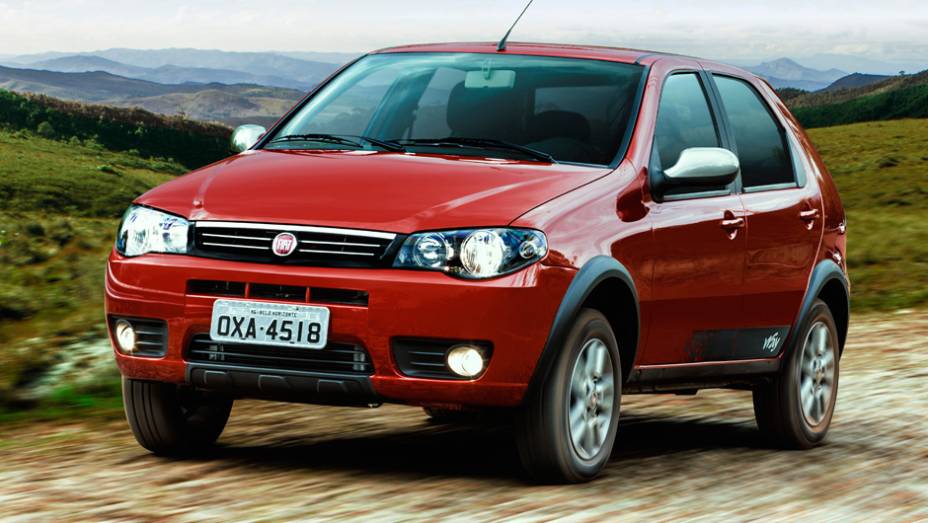 Farol com m&aacute;scara negra e detalhes prateados mudam um pouco a cara do carro | <a href="https://preprod.quatrorodas.abril.com.br/noticias/fabricantes/fiat-lanca-palio-fire-way-r-27-860-782048.shtml" rel="migration">Leia mais</a>