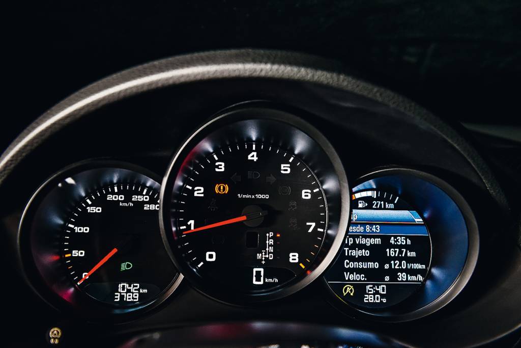 Porsche Boxster Conta-giros destacado e relógios analógicos: tradições da Porsche