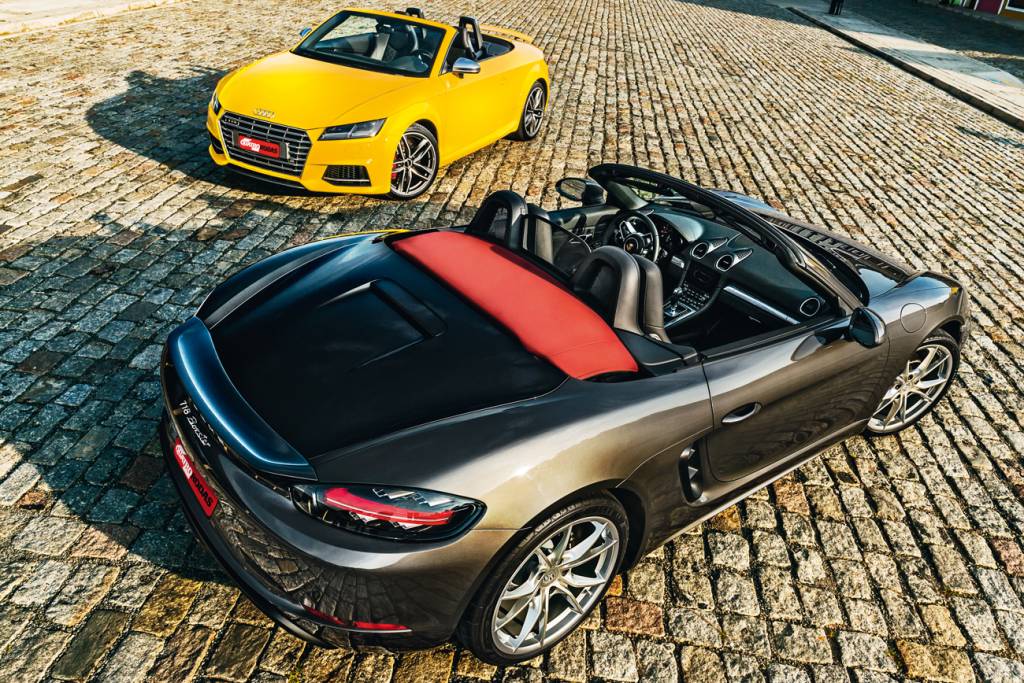 Boxster x TTS Nos dois rivais, a capota pode ser operada com o carro em movimento
