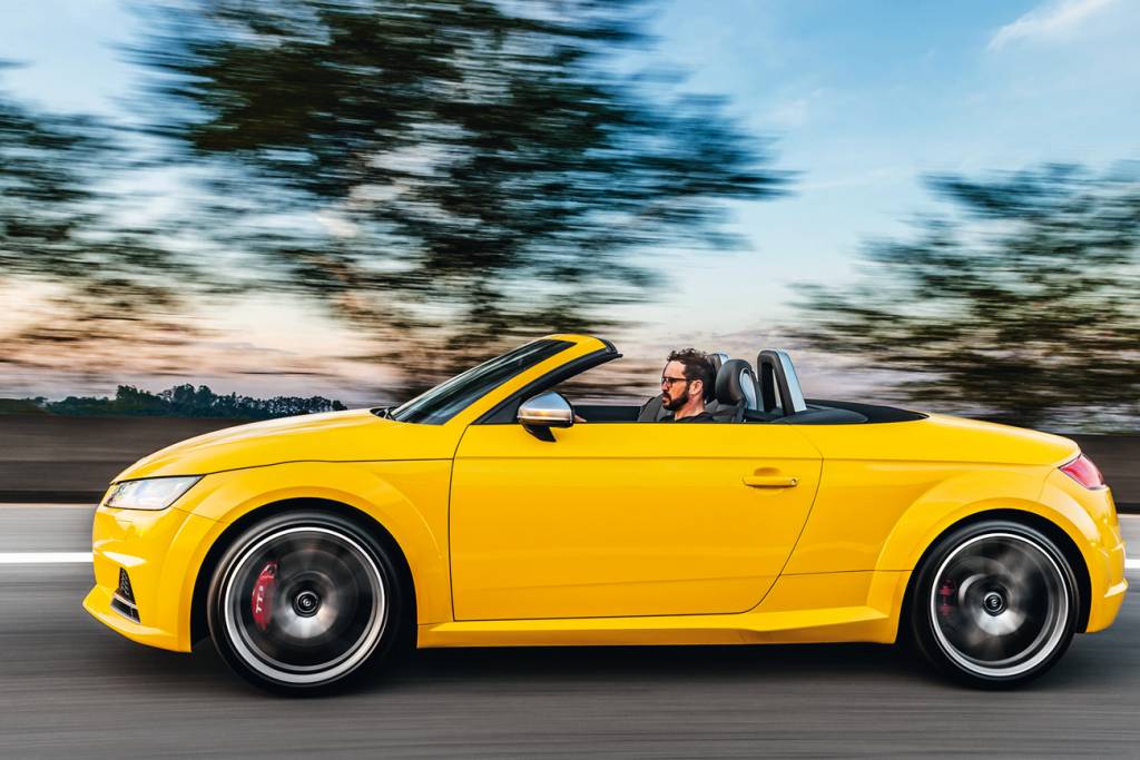 Audi TTS O Audi tem entre-eixos maior que o rival, porém o Porsche é 18,8 cm maior