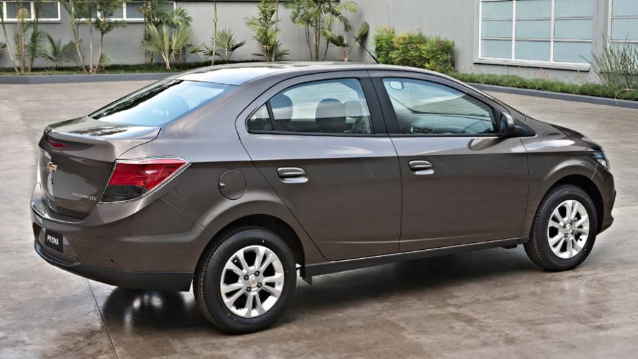 Novidade ser&aacute; oferecida nas vers&otilde;es LT e LTZ | <a href="https://preprod.quatrorodas.abril.com.br/carros/lancamentos/novo-chevrolet-prisma-custa-partir-r-xx-xxx-733233.shtml" rel="migration">Leia mais</a>