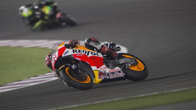 Confira o melhor da Moto GP 2015, etapa do Qatar | <a href="https://preprod.quatrorodas.abril.com.br/moto/noticias/rossi-show-fatura-moto-gp-qatar-852000.shtml" rel="migration">Leia mais</a> Confira o melhor da Moto GP 2015, etapa do Qatar | <a href="https://preprod.quatrorodas.abril.com.br/moto/noticias/rossi-show-fatura-moto-gp-qatar-852000.shtml" rel="migration">Leia mais</a>