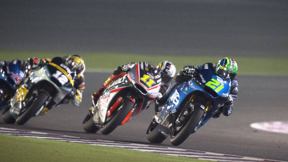Confira o melhor da Moto GP 2015, etapa do Qatar | <a href="https://preprod.quatrorodas.abril.com.br/moto/noticias/rossi-show-fatura-moto-gp-qatar-852000.shtml" rel="migration">Leia mais</a>