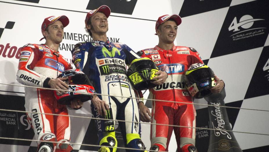 Confira o melhor da Moto GP 2015, etapa do Qatar | <a href="https://preprod.quatrorodas.abril.com.br/moto/noticias/rossi-show-fatura-moto-gp-qatar-852000.shtml" rel="migration">Leia mais</a>
