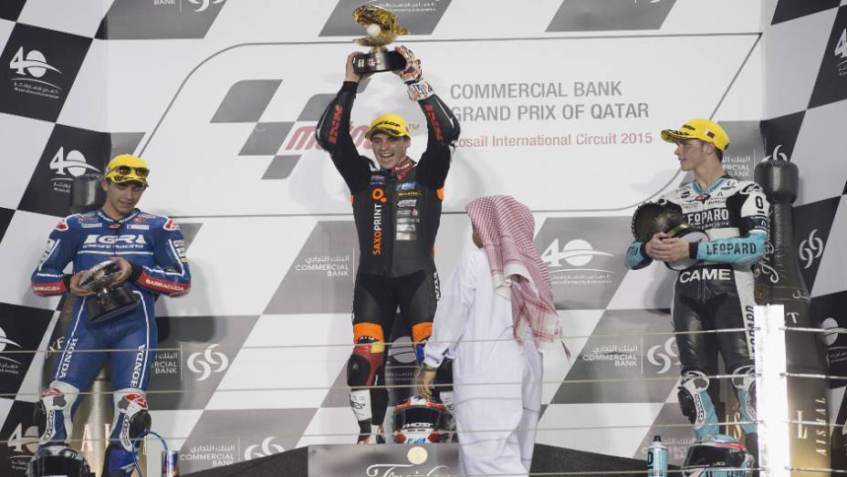 Confira o melhor da Moto GP 2015, etapa do Qatar | <a href="https://preprod.quatrorodas.abril.com.br/moto/noticias/rossi-show-fatura-moto-gp-qatar-852000.shtml" rel="migration">Leia mais</a>