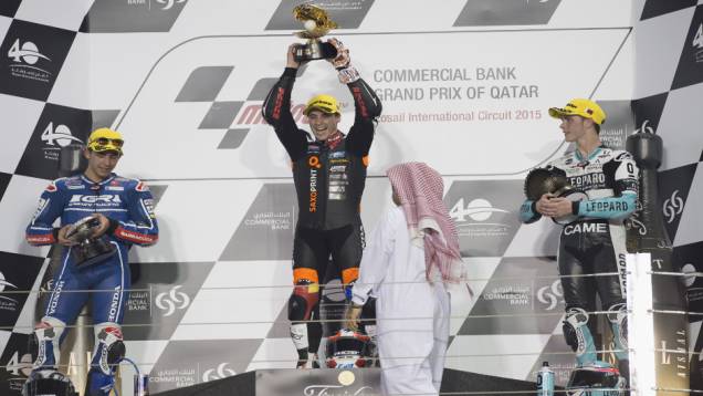 Confira o melhor da Moto GP 2015, etapa do Qatar | <a href="https://preprod.quatrorodas.abril.com.br/moto/noticias/rossi-show-fatura-moto-gp-qatar-852000.shtml" rel="migration">Leia mais</a> Confira o melhor da Moto GP 2015, etapa do Qatar | <a href="https://preprod.quatrorodas.abril.com.br/moto/noticias/rossi-show-fatura-moto-gp-qatar-852000.shtml" rel="migration">Leia mais</a>