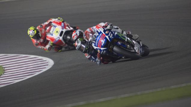 Confira o melhor da Moto GP 2015, etapa do Qatar | <a href="https://preprod.quatrorodas.abril.com.br/moto/noticias/rossi-show-fatura-moto-gp-qatar-852000.shtml" rel="migration">Leia mais</a> Confira o melhor da Moto GP 2015, etapa do Qatar | <a href="https://preprod.quatrorodas.abril.com.br/moto/noticias/rossi-show-fatura-moto-gp-qatar-852000.shtml" rel="migration">Leia mais</a>