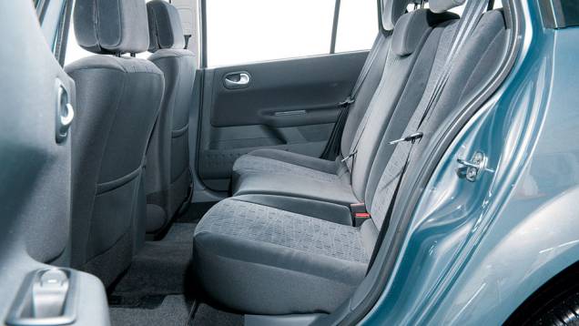 ... maior espaço para passageiros e bagagem ... maior espaço para passageiros e bagagem