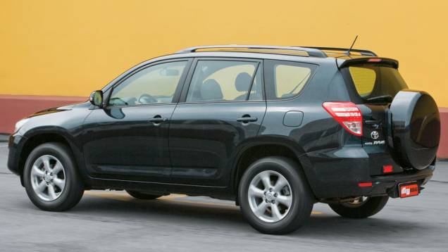 O maior SUV do comparativo é o melhor de guiar O maior SUV do comparativo é o melhor de guiar