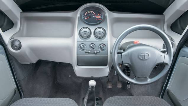 Para o Nano poder rodar no Brasil, bastaria trocar o volante de lado Para o Nano poder rodar no Brasil, bastaria trocar o volante de lado