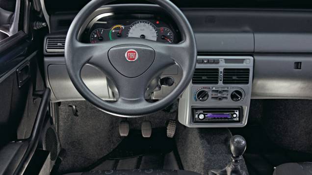 Abaixo do rádio, console com carpete Abaixo do rádio, console com carpete