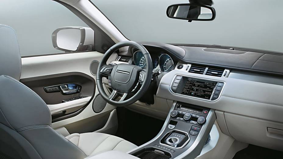 Tela central pode exibir imagens diferentes para motorista e passageiro Tela central pode exibir imagens diferentes para motorista e passageiro