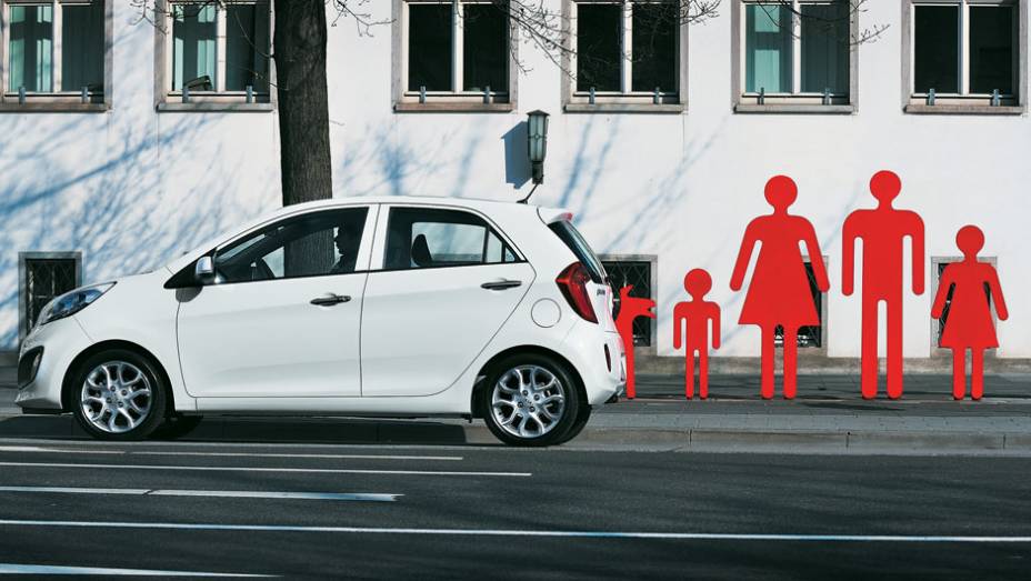 Com 3,60 metros, ele aproveita a plataforma do Hyundai i20, que teve o entre-eixos alongado em 1,5 cm