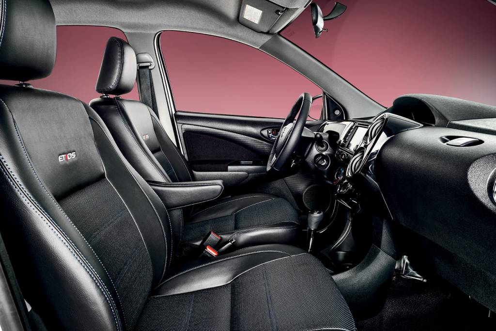 Toyota Etios Bancos do Etios são de couro, mas painel mistura materiais