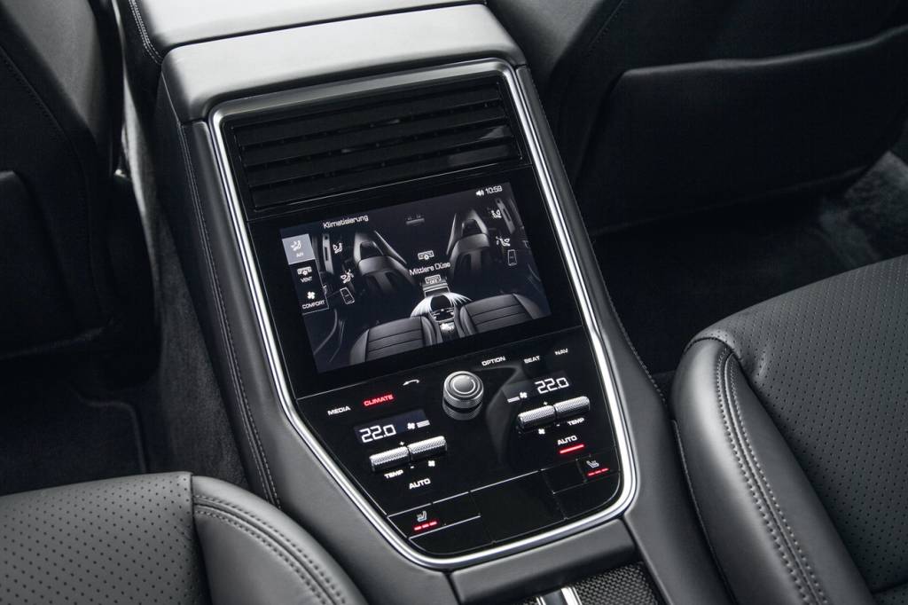 Porsche Panamera Banco traseiro tem tela multimídia dedicada