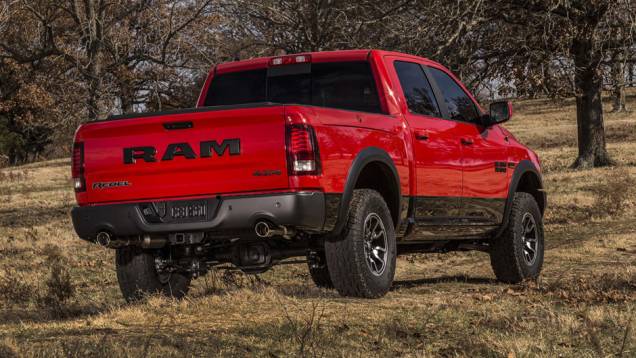 Vão livre para o chão de 26 cm, o maior da categoria | <a href="https://preprod.quatrorodas.abril.com.br/noticias/saloes/detroit-2015/ram-revela-picape-1500-rebel-2015-825402.shtml" rel="migration">Leia mais</a> Vão livre para o chão de 26 cm, o maior da categoria | <a href="https://preprod.quatrorodas.abril.com.br/noticias/saloes/detroit-2015/ram-revela-picape-1500-rebel-2015-825402.shtml" rel="migration">Leia mais</a>