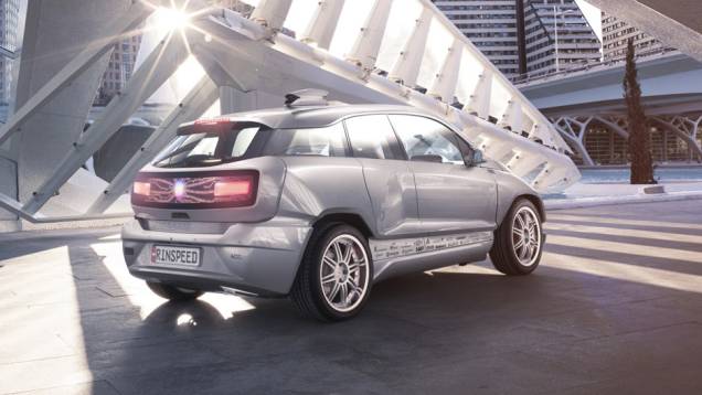 Carroceria esportiva conta com paineis que integram luzes de alerta do veículo | <a href="https://preprod.quatrorodas.abril.com.br/noticias/saloes/genebra-2015/rinspeed-transforma-bmw-i3-algo-ainda-mais-futurista-838080.shtml" rel="migration">Leia mais</a> Carroceria esportiva conta com paineis que integram luzes de alerta do veículo | <a href="https://preprod.quatrorodas.abril.com.br/noticias/saloes/genebra-2015/rinspeed-transforma-bmw-i3-algo-ainda-mais-futurista-838080.shtml" rel="migration">Leia mais</a>
