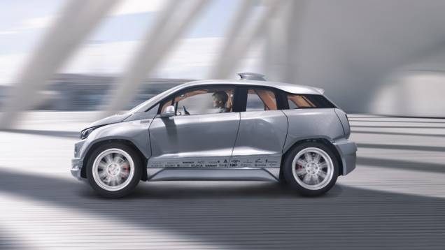 Visual esportivo é completado pelas rodas de 19 polegadas | <a href="https://preprod.quatrorodas.abril.com.br/noticias/saloes/genebra-2015/rinspeed-transforma-bmw-i3-algo-ainda-mais-futurista-838080.shtml" rel="migration">Leia mais</a> Visual esportivo é completado pelas rodas de 19 polegadas | <a href="https://preprod.quatrorodas.abril.com.br/noticias/saloes/genebra-2015/rinspeed-transforma-bmw-i3-algo-ainda-mais-futurista-838080.shtml" rel="migration">Leia mais</a>