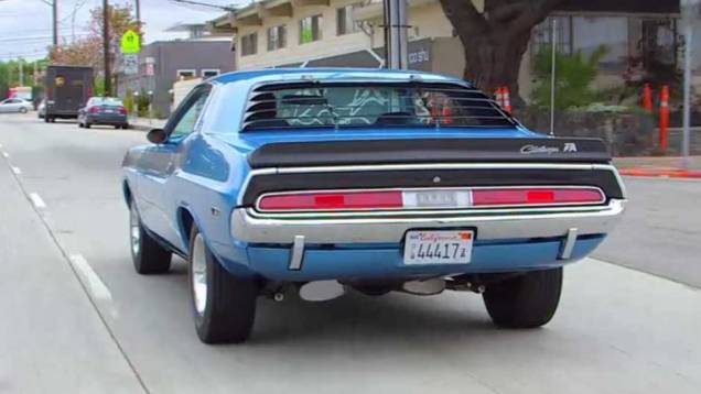 Brian Regan é o convidado do terceiro episódio, em que Seinfeld dirige um Dodge Challenger TA 1970, equipado com um possante motor V8 com 340 cv para serem despejados no asfalto | <a href="https://preprod.quatrorodas.abril.com.br/noticias/entretenimento/jerry-seinf" rel="migration"></a> Brian Regan é o convidado do terceiro episódio, em que Seinfeld dirige um Dodge Challenger TA 1970, equipado com um possante motor V8 com 340 cv para serem despejados no asfalto | <a href="https://preprod.quatrorodas.abril.com.br/noticias/entretenimento/jerry-seinf" rel="migration"></a>
