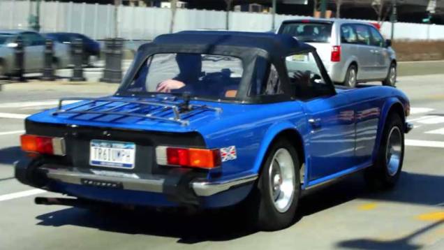 O belo Triumph TR6 1976 chamava atenção tanto pelo visual esportivo quanto pelo ronco que saía dos escapamentos | <a href="https://preprod.quatrorodas.abril.com.br/noticias/entretenimento/jerry-seinfeld-estrela-talk-show-carros-antigos-704985.shtml" rel="migration">Leia mais</a> O belo Triumph TR6 1976 chamava atenção tanto pelo visual esportivo quanto pelo ronco que saía dos escapamentos | <a href="https://preprod.quatrorodas.abril.com.br/noticias/entretenimento/jerry-seinfeld-estrela-talk-show-carros-antigos-704985.shtml" rel="migration">Leia mais</a>