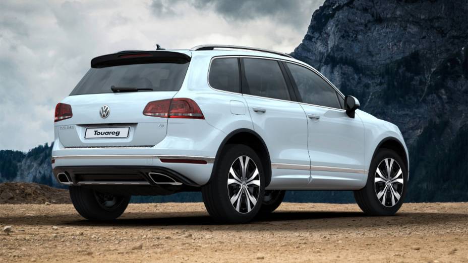 Quem v&ecirc; cara, n&atilde;o v&ecirc; cora&ccedil;&atilde;o. Touareg manteve o visual, mas ganhou em conte&uacute;do - <a href="https://preprod.quatrorodas.abril.com.br/noticias/fabricantes/vw-lanca-novos-jetta-touareg-840644.shtml" rel="migration">Leia mais</a>