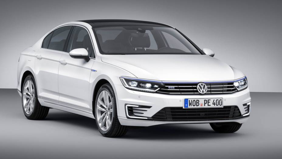 Modelo é o terceiro plug-in híbrido da montadora | <a href="https://preprod.quatrorodas.abril.com.br/noticias/saloes/paris-2014/vw-apresenta-passat-gte-802784.shtml" rel="migration">Leia mais</a>