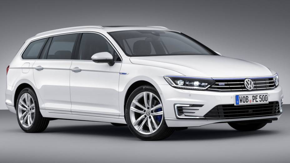 Modelo promete autonomia de até 1.000 km | <a href="https://preprod.quatrorodas.abril.com.br/noticias/saloes/paris-2014/vw-apresenta-passat-gte-802784.shtml" rel="migration">Leia mais</a>