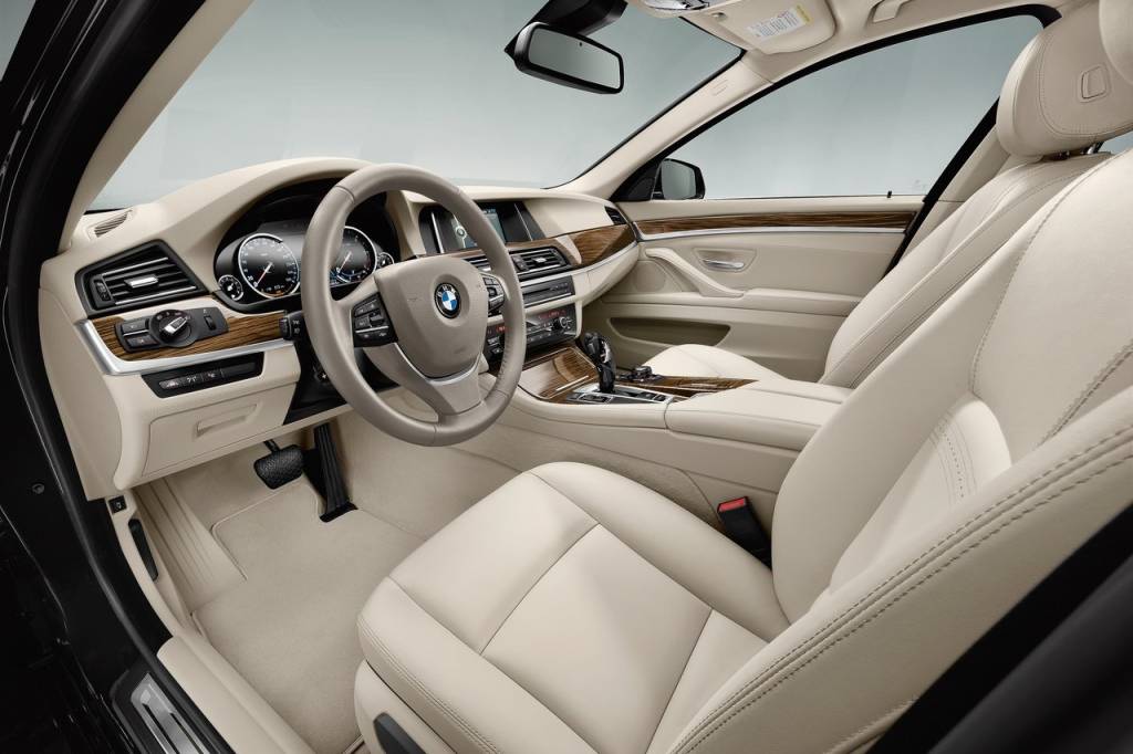 Interior de um BMW 550i Interior de um BMW 550i
