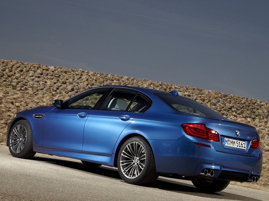 BMW M5 BMW M5 na posição 3x4 de traseira