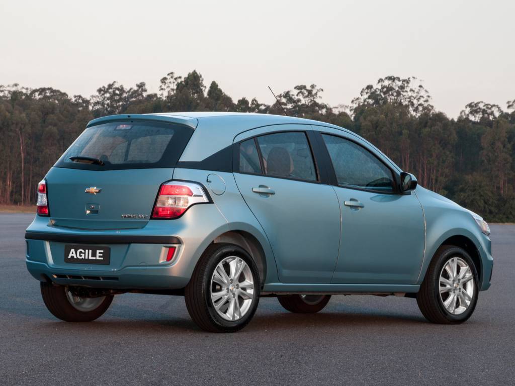 Chevrolet Agile Chevrolet Agile em posição 3x4 de traseira