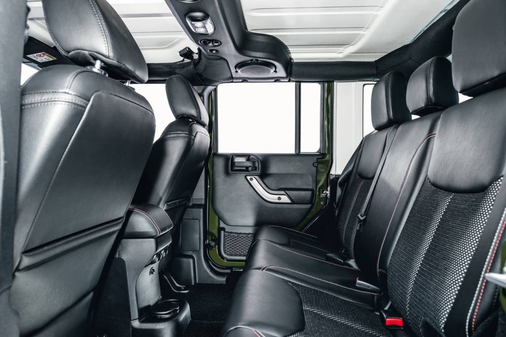 Jeep Wrangler Tirar a capota atrás dá trabalho