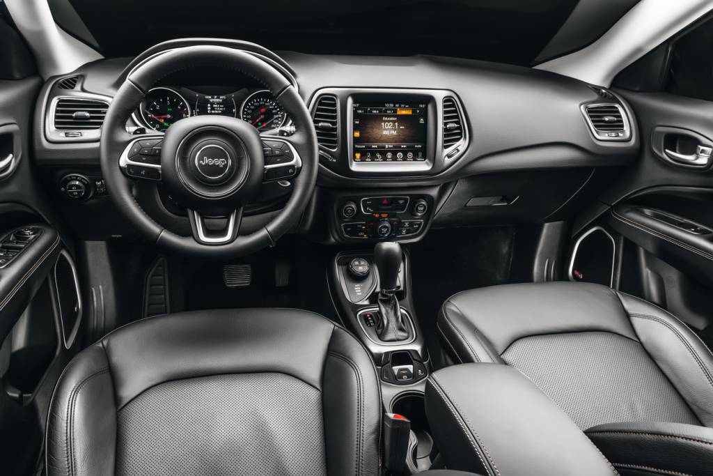 Jeep Compass Interior tem acabamento bem cuidado