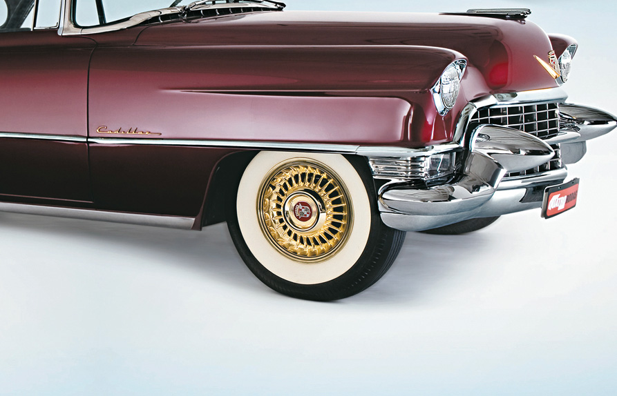 Pneu com faixa branca do Cadillac Coupé De Ville Pneu com faixa branca do Cadillac Coupé De Ville
