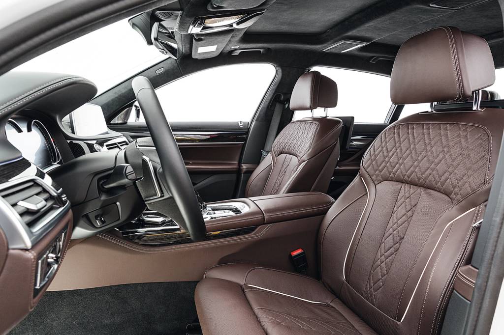 BMW 750 Os bancos dianteiros fazem massagem