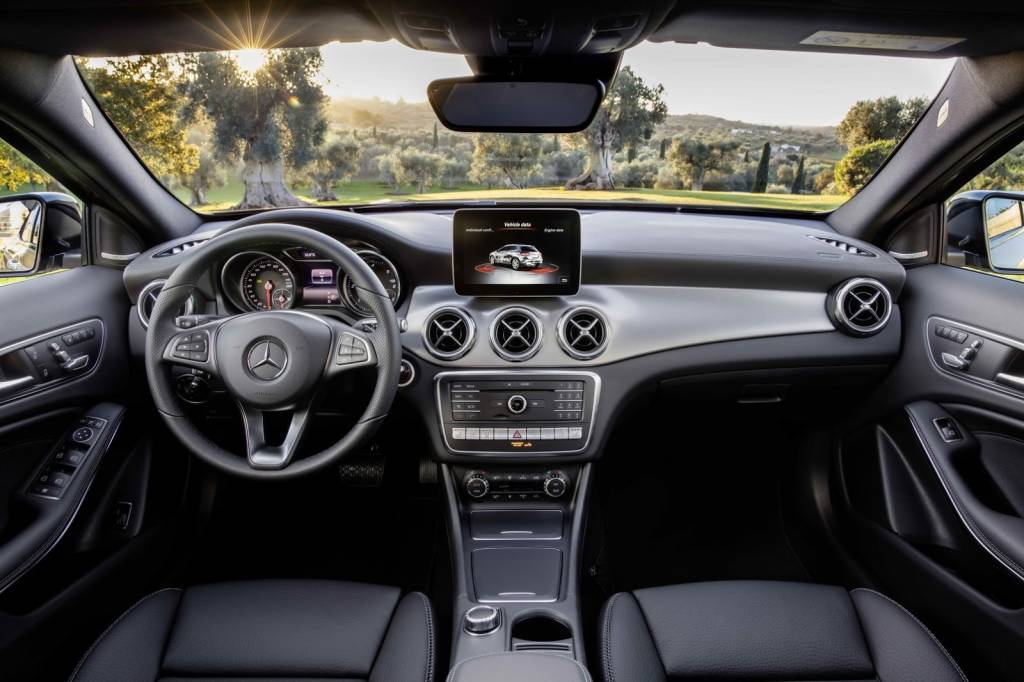 Mercedes-Benz GLA (interior) Mercedes-Benz GLA (interior)