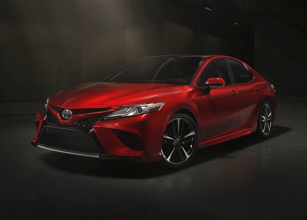 Novo Toyota Camry Versões com apelo esportivo são a arma da Toyota para atrair clientes mais jovens