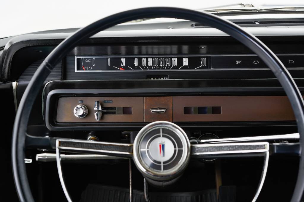 Ford Galaxie Standard O velocímetro horizontal foi um dos poucos sinais de luxo que permaneceu no painel