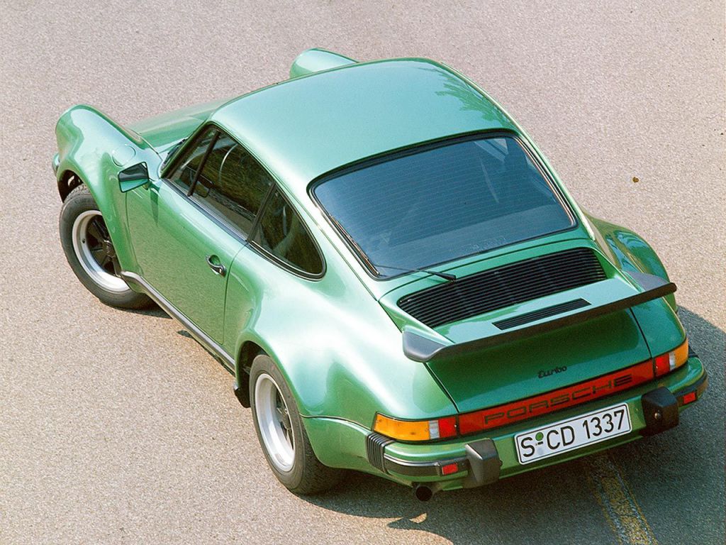 autowp-ru_porsche_911_turbo_3-0_coupe_5 O Porsche 911 Turbo foi o primeiro esportivo com turbocompressor.