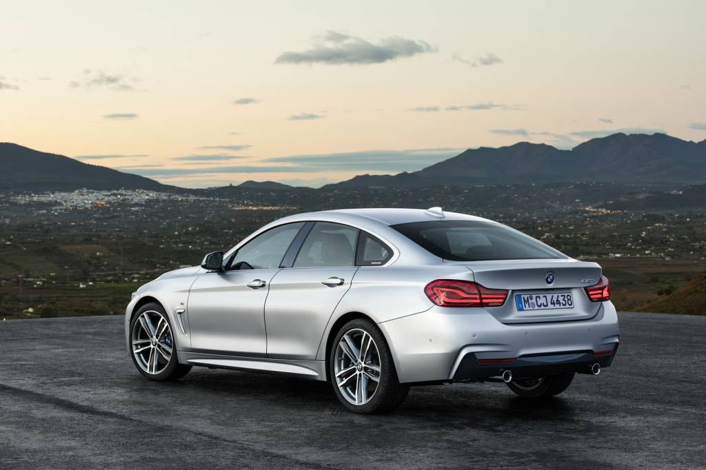 BMW Série 4 Gran Coupé BMW Série 4 Gran Coupé na posição 3x4 de traseira