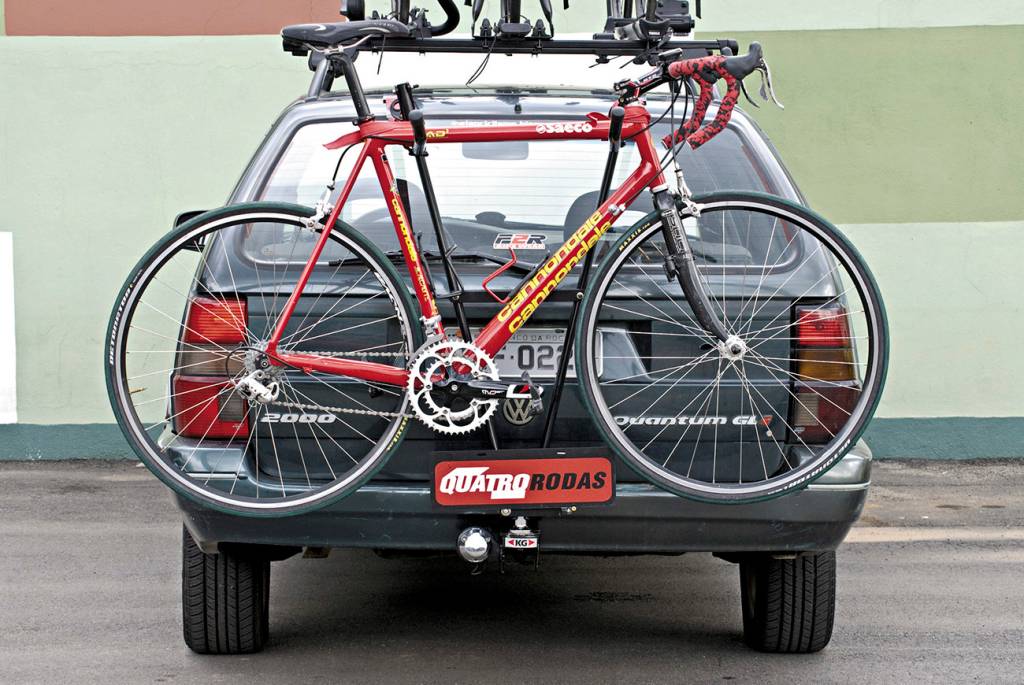 Suporte para bicicletas Suportes para bicicletas não podem cobrir a placa; se isso ocorrer, é necessário instalar uma placa extra