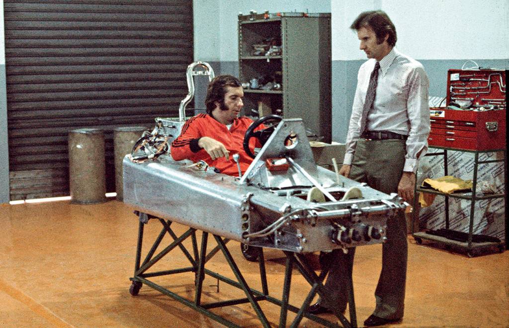 Copersucar Fittipaldi Emerson e Wilsinho trabalham na fabricação do primeiro chassi em 1974