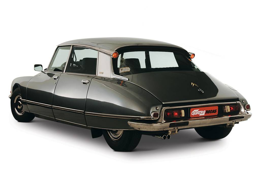 Citroën DS Luzes de direção ficavam no alto das colunas traseiras