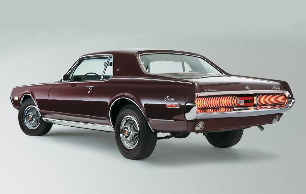 Mercury Cougar Na traseira, suspensão com feixe de molas