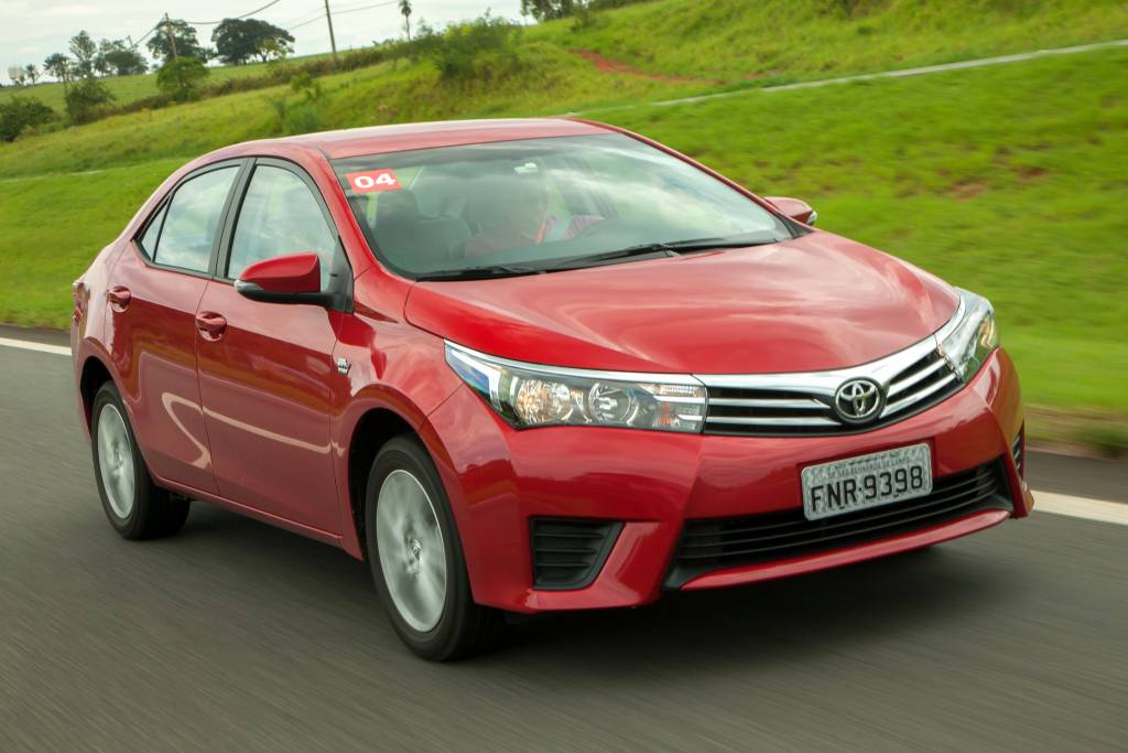 Toyota Corolla é convocado para dois recalls no Brasil
