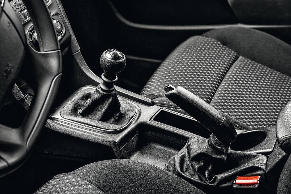 Citroen C4 Lounge Origine No C4, freio de estacionamento é manual, e câmbio poderia ser melhor