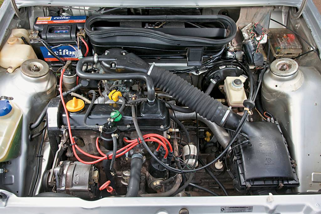 Volkwagen Apollo GLS Motor 1.8 carburado produzia 93 cv e 16,1 mkgf